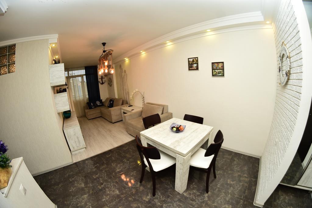 Stars Apartment Batum Dış mekan fotoğraf
